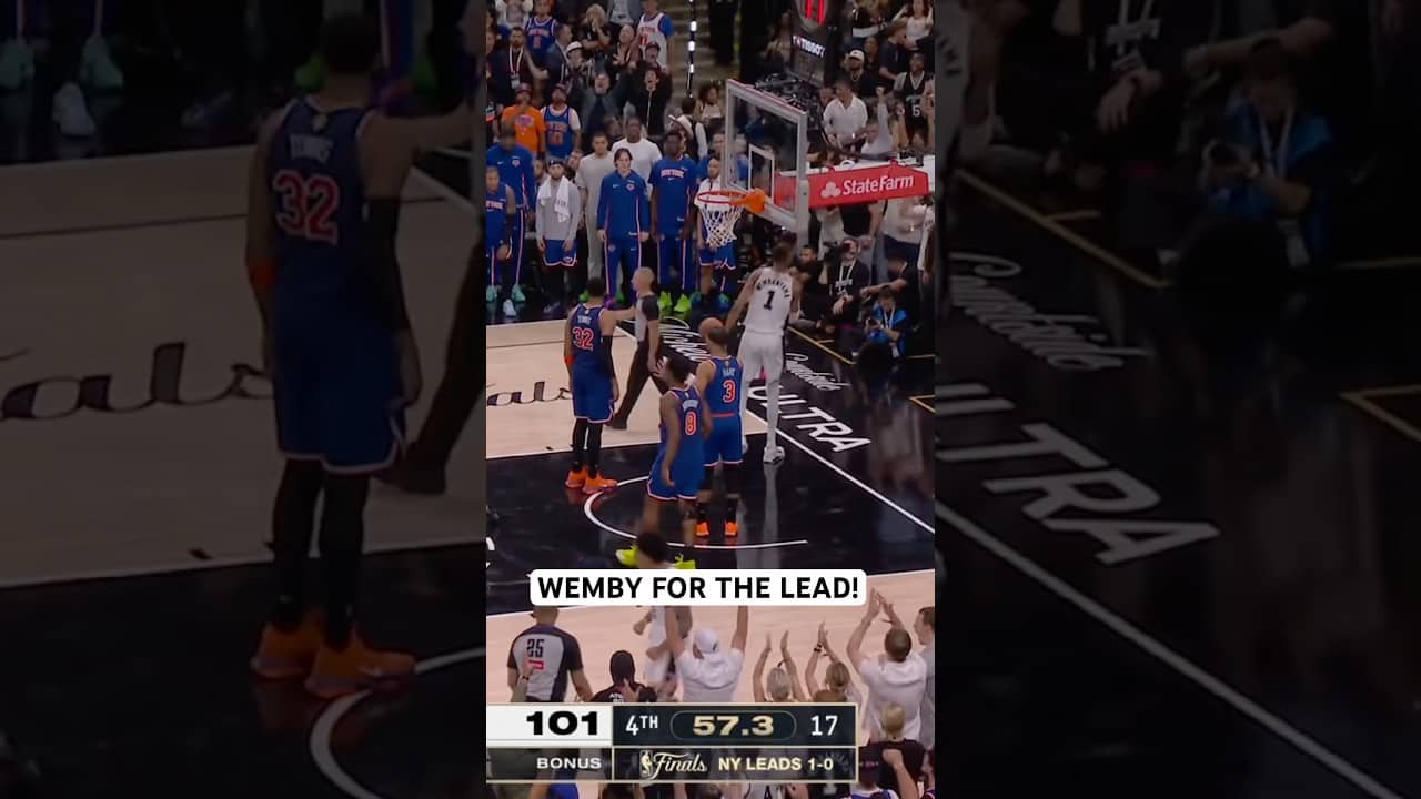Wemby with the tough layup for the And 1!