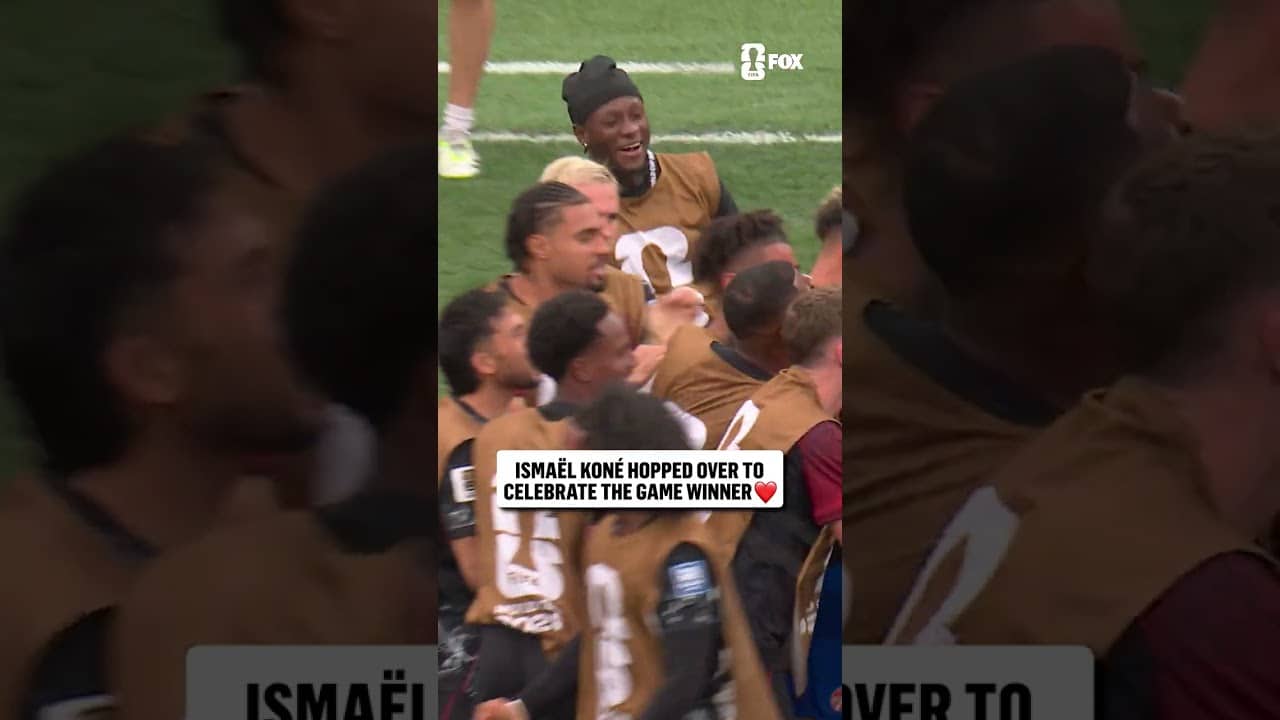 A fractured leg wasn't going to prevent Ismaël Koné from celebrating his team's game-winning goal 🇨🇦