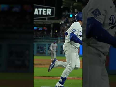 The first 3-homer game of the season belongs to Max Muncy! He capped it off in walkoff fashion! 😤