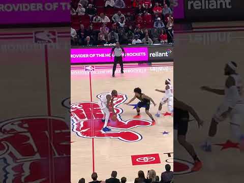 That's a new career-high 7️⃣ three-pointers for Jabari! 🙌 #rockets