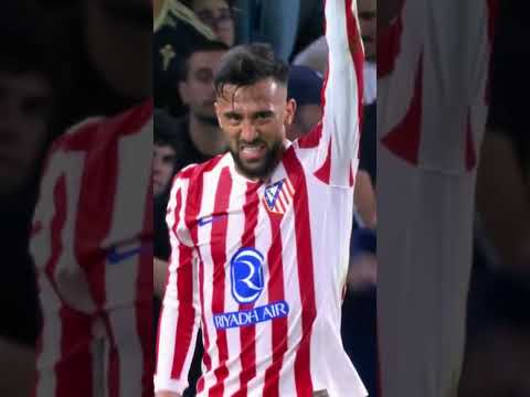 Nico Gonzalez skies this ball 😂