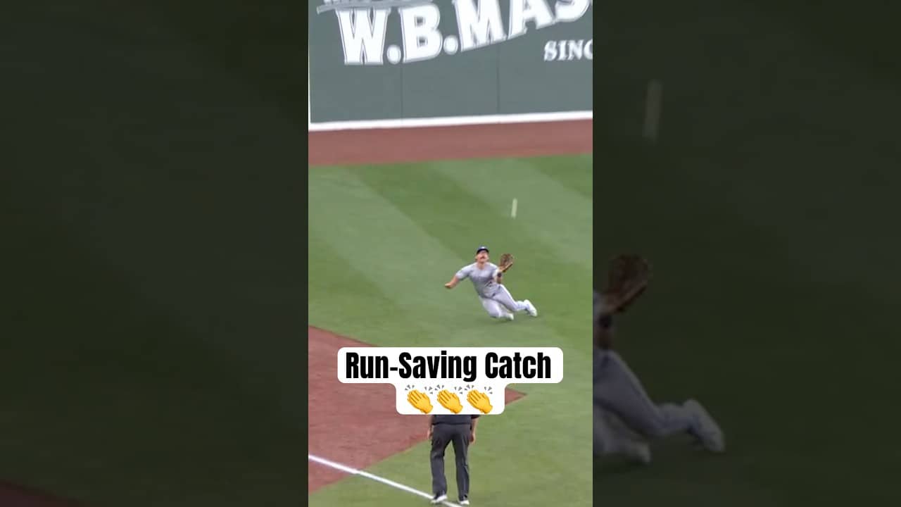 Davis Schneider stays hot in Boston 🔥 #BlueJays