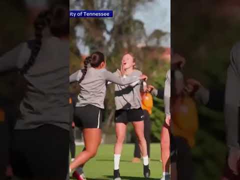 Tim Howard v. Tennessee women's soccer 🍿