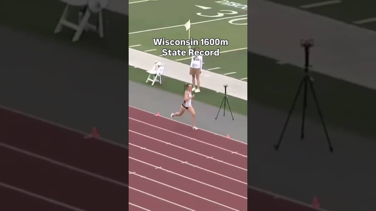 Lauren McCalla shatters the girls 1600m record in 4:38.54