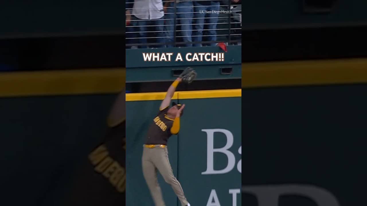 Glass of milk, anyone? 🥛 #mlb #baseball #defense #outfield #highlights #catch #padres
