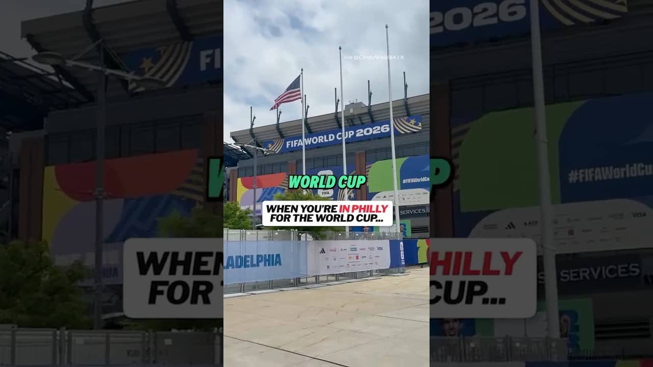 Futbol fans 🤝 Doug Pederson 🤝 Nick Foles #philadelphia #philadelphiaeagles #worldcup