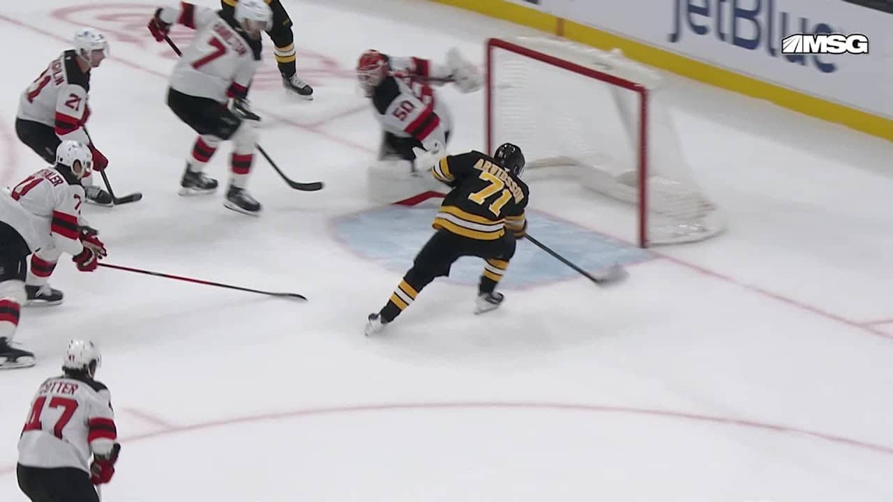 Viktor Arvidsson scores a goal against the New Jersey Devils
