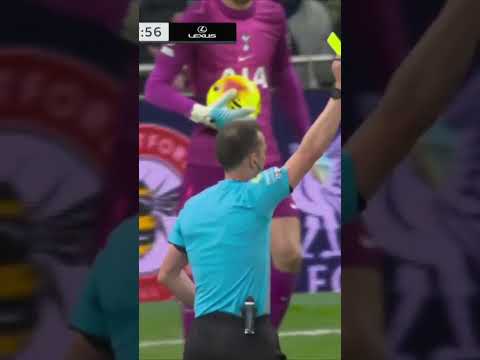 Raúl Jiménez tried it 🏀😂