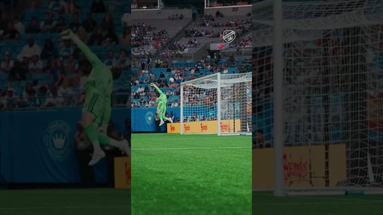 Evander chips the CLT goalie 🤯