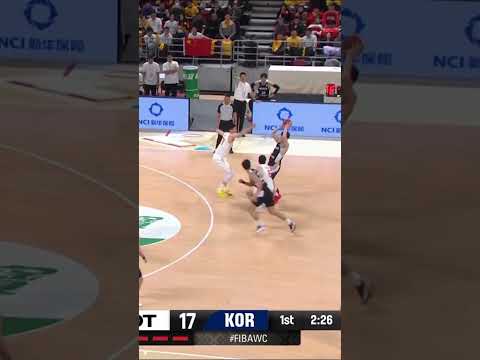 Lee completely confuses the Chinese defense 😵‍💫 #FIBAWC