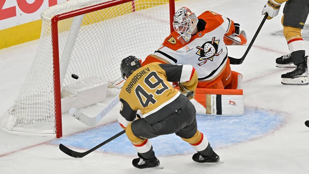 Vegas SNATCHES Game 1 away with LATE GOAL!