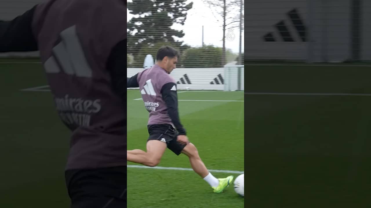✅ Final training session before El Clásico. #RealMadrid