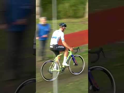 Losing his cool 😳Thibaut Nys not happy with his bike at the X²O Trofee Veldrijden ❌