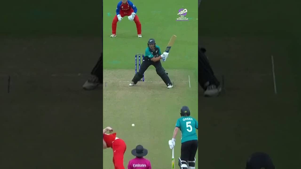 Stunning bowling performances at the #T20WorldCup make our @thumsupofficial Toofani moments 😍