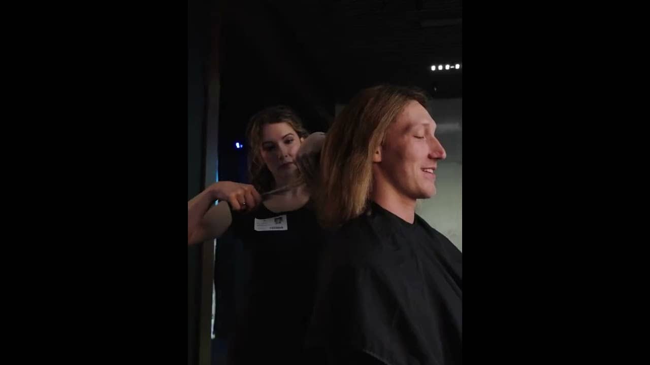A behind-the-scenes peek at Trevor Lawrence's new look ✂️🤣 (via @Jaguars/X)