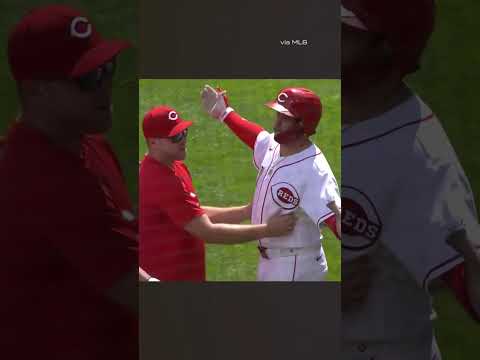 Benches clear in Cincinnati! 😳 #mlb