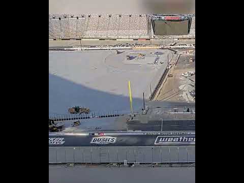 Here's a full timelapse of an MLB field being made inside a NASCAR track 🤯