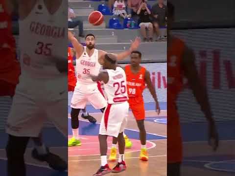 A 7'0" giant doing no-look passes??? 😳 #FIBAWC