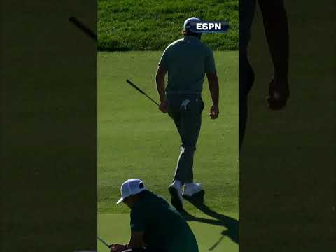 Max Homa limps off green 🤕