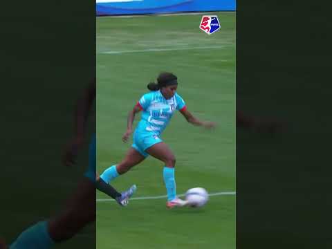 🔙 2025 👉 One of Paige Nielsen’s trademarks: fearless defending. 💥🛑