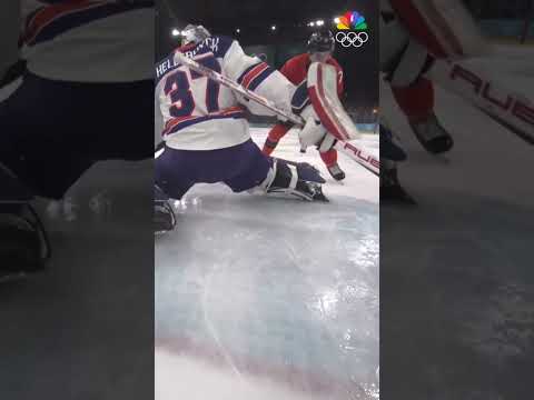 Connor Hellebuyck comes up huge for Team USA in the men’s ice hockey final! 🇺🇸🥅