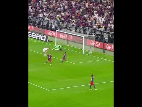 RAPHINHA'S SHOT DEFLECTS OFF RAUL ASENSIO AND BARCA HAVE RESTORED THEIR LEAD IN THE FINAL 😮