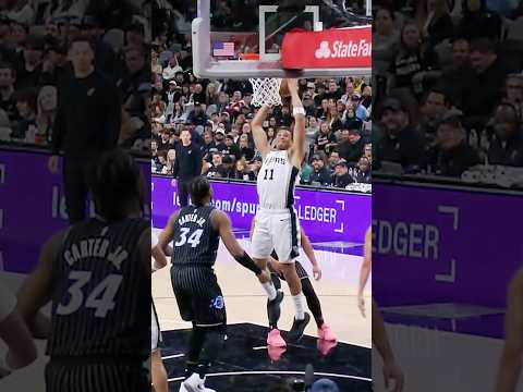 This Carter Bryant dunk 🤯🤯🤯 #nba #spurs