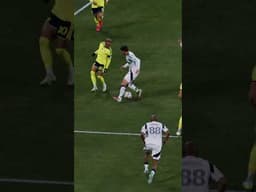 WEEEEEEE 🫨 #soccer #soccerskills #nutmeg