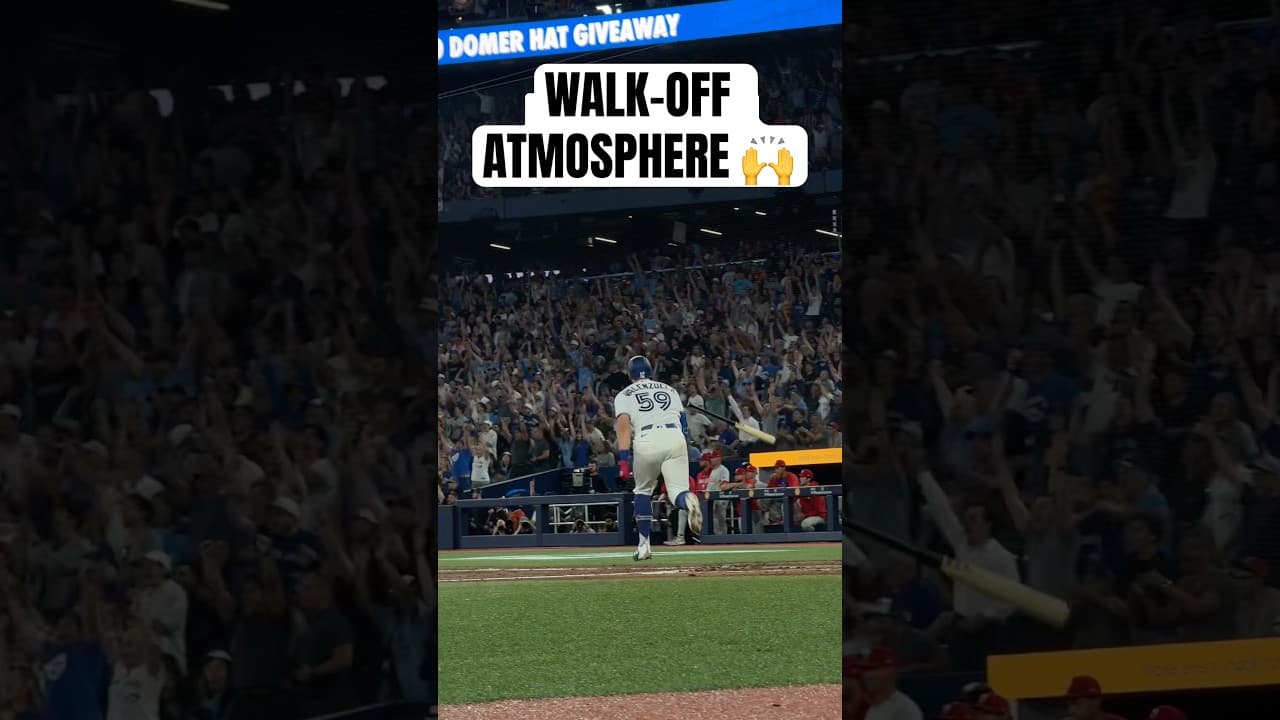 You can feel the energy in the Rogers Centre ⚡️ #MLB #BlueJays #Toronto