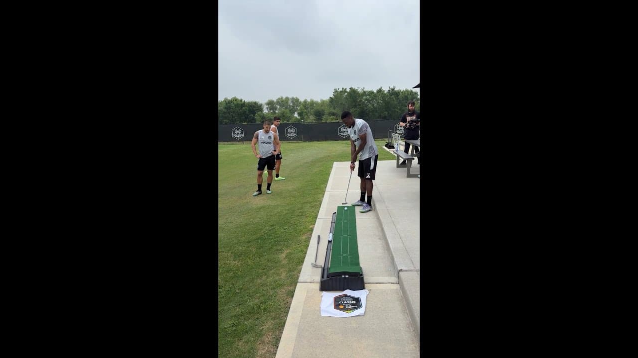 The boys work on their short game ⛳️