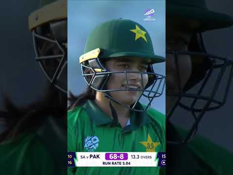 Skipper Fatima Sana showing her prowess to add crucial runs on the board 💪