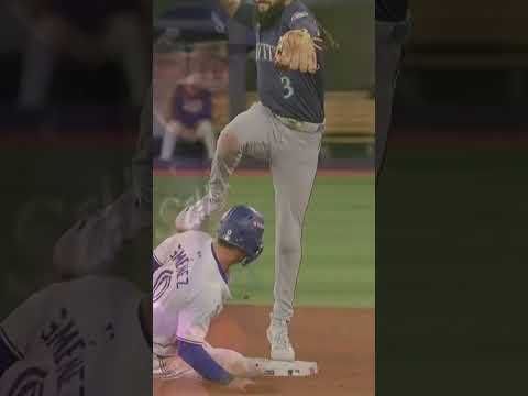 WHAT A JUMP-THROW. WHAT A STRETCH. 😯