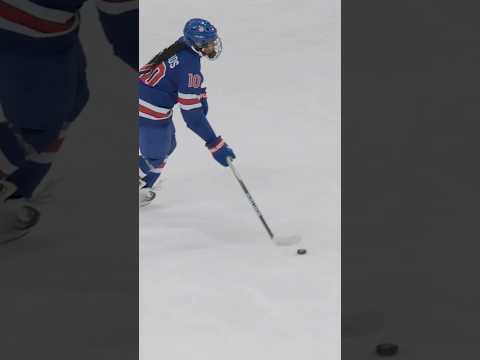 Laila Edwards RIPS the net 🏒