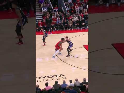 Steven Adams doing DAMAGE in the 3rd quarter! 👊 #rockets