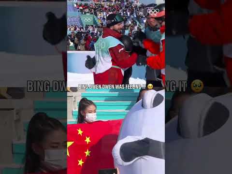 Bing Dwen Dwen celebrating Su Yiming’s gold? Pure #Beijing2022 magic. 🥇✨ #Olympics