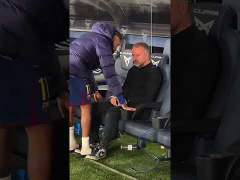 Raphinha and Hansi Flick after Barcelona’s 3-1 win over Alavés ❤️🤝