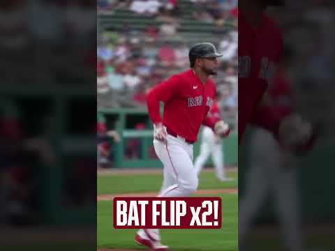 Yes, these are two different bat flips from Willson Contreras 🤩
