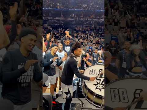 Steph’s turn! 🥁 #nba #spurs #stephoncastle