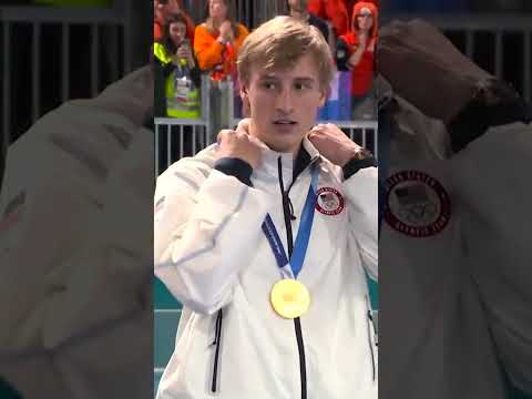 Jordan Stolz stands atop the podium after winning 500m gold