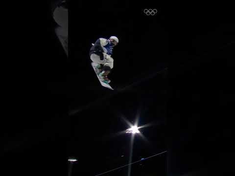 94 POINTS!😱 Scotty James reaches the highest score of the day in the #Snowboard halfpipe qualifiers!