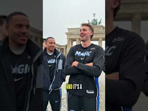 Franz Wagner delivers a history lesson at the Brandenburg Gate! 🇩🇪
