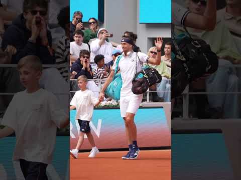 Alexander Zverev and Jesper de Jong stepping on court Philippe-Chatrier battling for spot in QFs