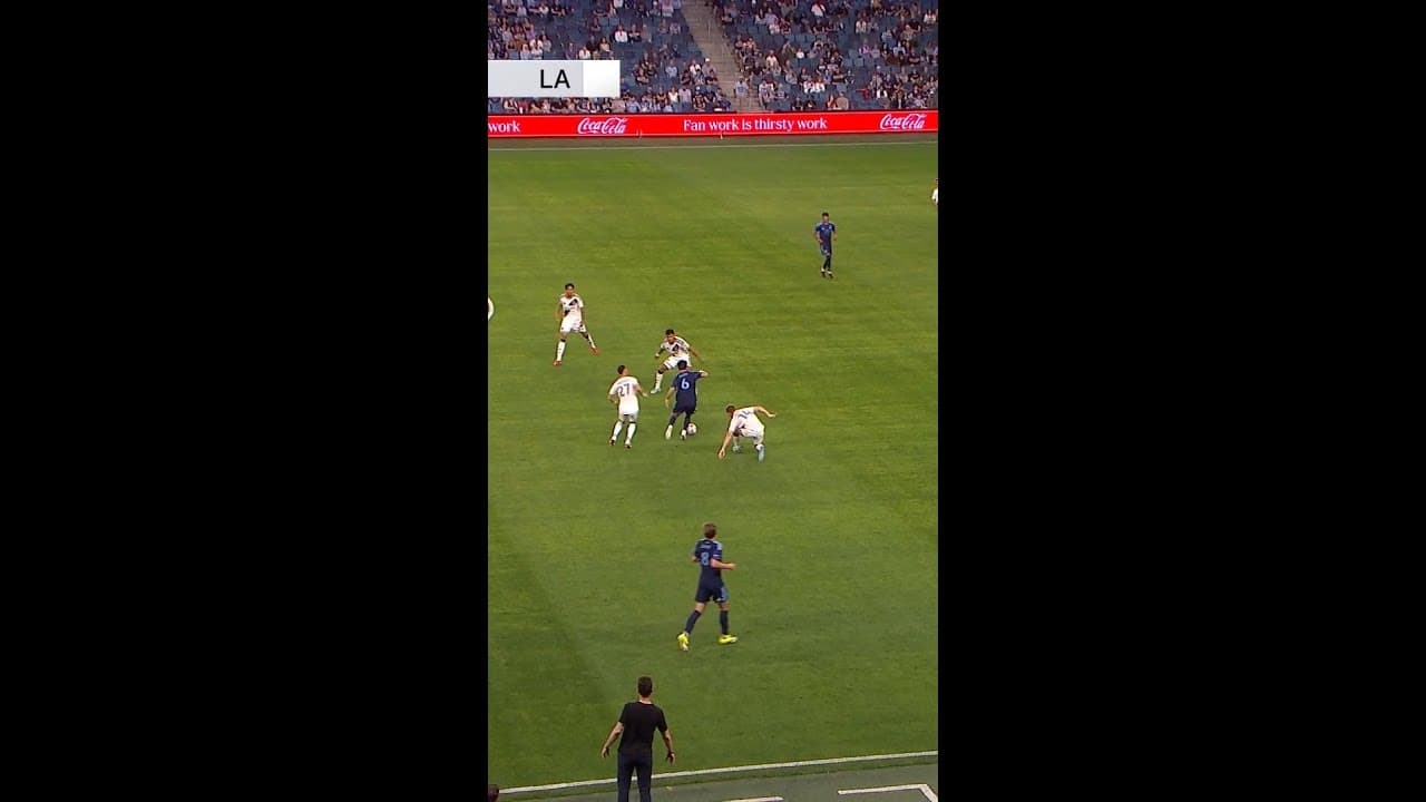 Calvin Harris puts Sporting up 3-0!