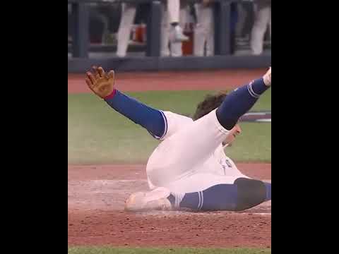 ANDRÉS GIMÉNEZ SENDS ONE TO THE GAP 💪 #WorldSeries