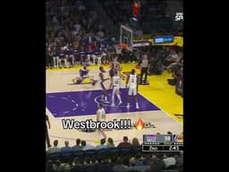 This reverse lay-in from Russ 🔥