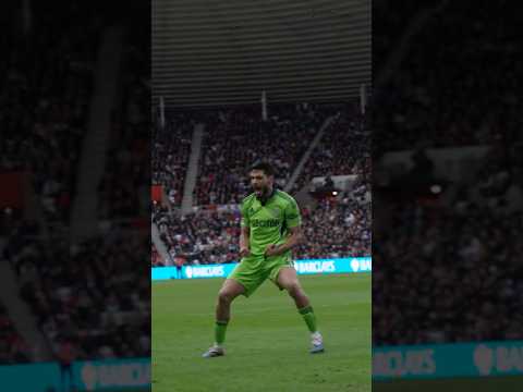 Raúl Jiménez Scores Trademark Header. 🙂‍↕️