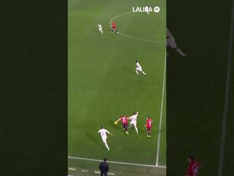 😮‍💨  Lo de Víctor Muñoz en el #OsasunaRealMadrid #LALIGAHighlights