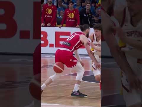 Pulling off two nutmegs like it’s nothing 😮‍💨🪄  #FIBAWC