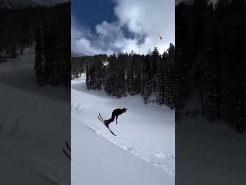 Multitasking level: expert. 🎿🤹‍♂️ 📹: tetonjuggler #Olympics #MilanoCortina2026 #WinterOlympics