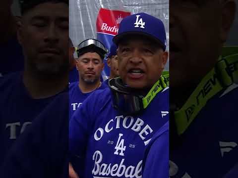 Dave Roberts addresses the Dodgers after advancing to the NLDS 🍾 #CLINCHED